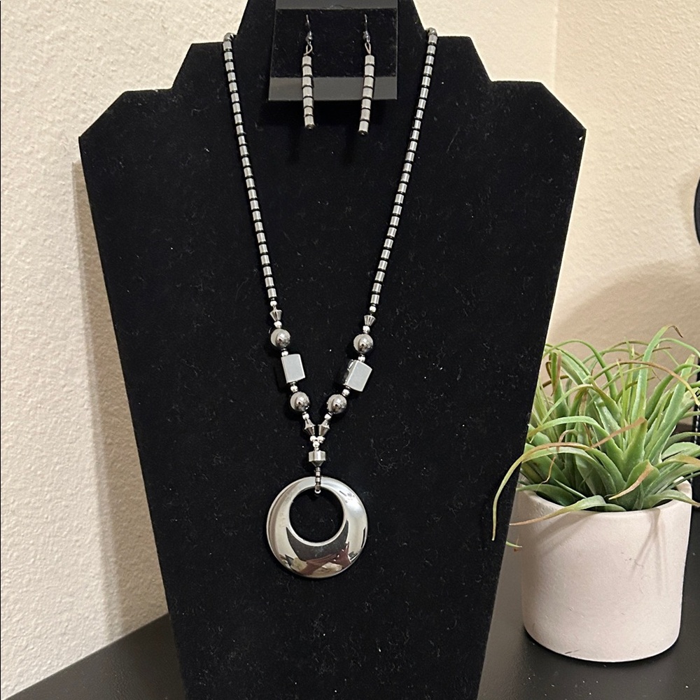 Elegant Hematite Necklace and Earring Set